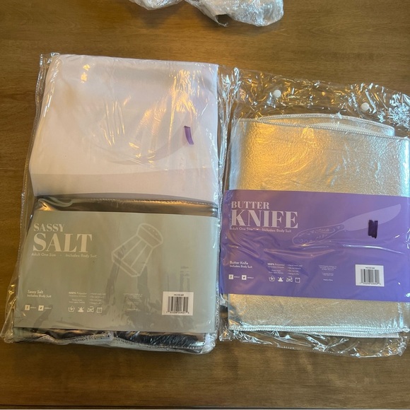 A Salt With Deadly Weapon Halloween Couples Costume Funny Pun NWT - Picture 8 of 12